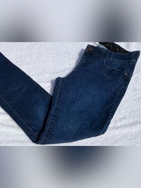 Jones New York Indigo Cropped Ankle Jeans. Size 4.